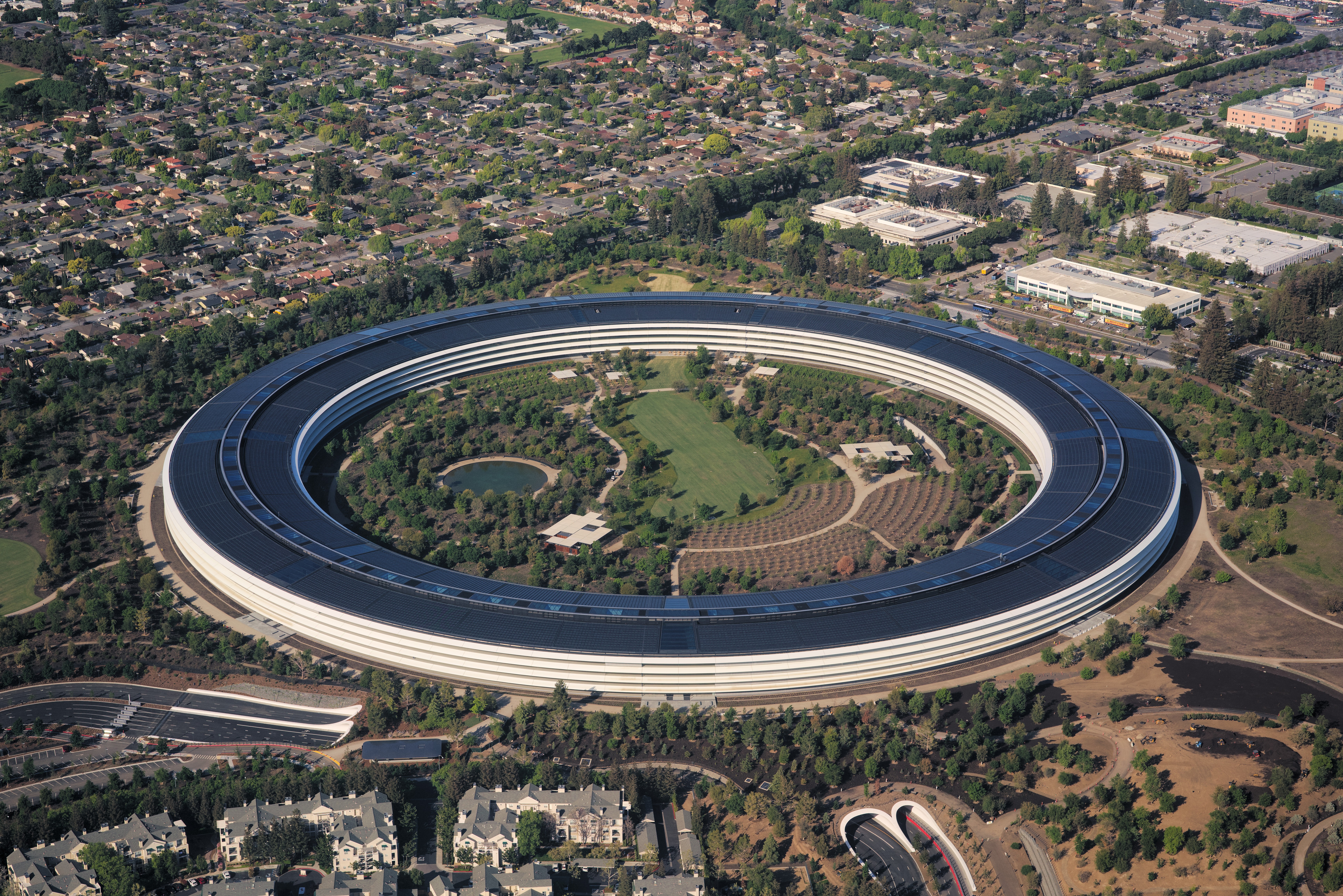 Current photograph of Apple Park in Cupertino.