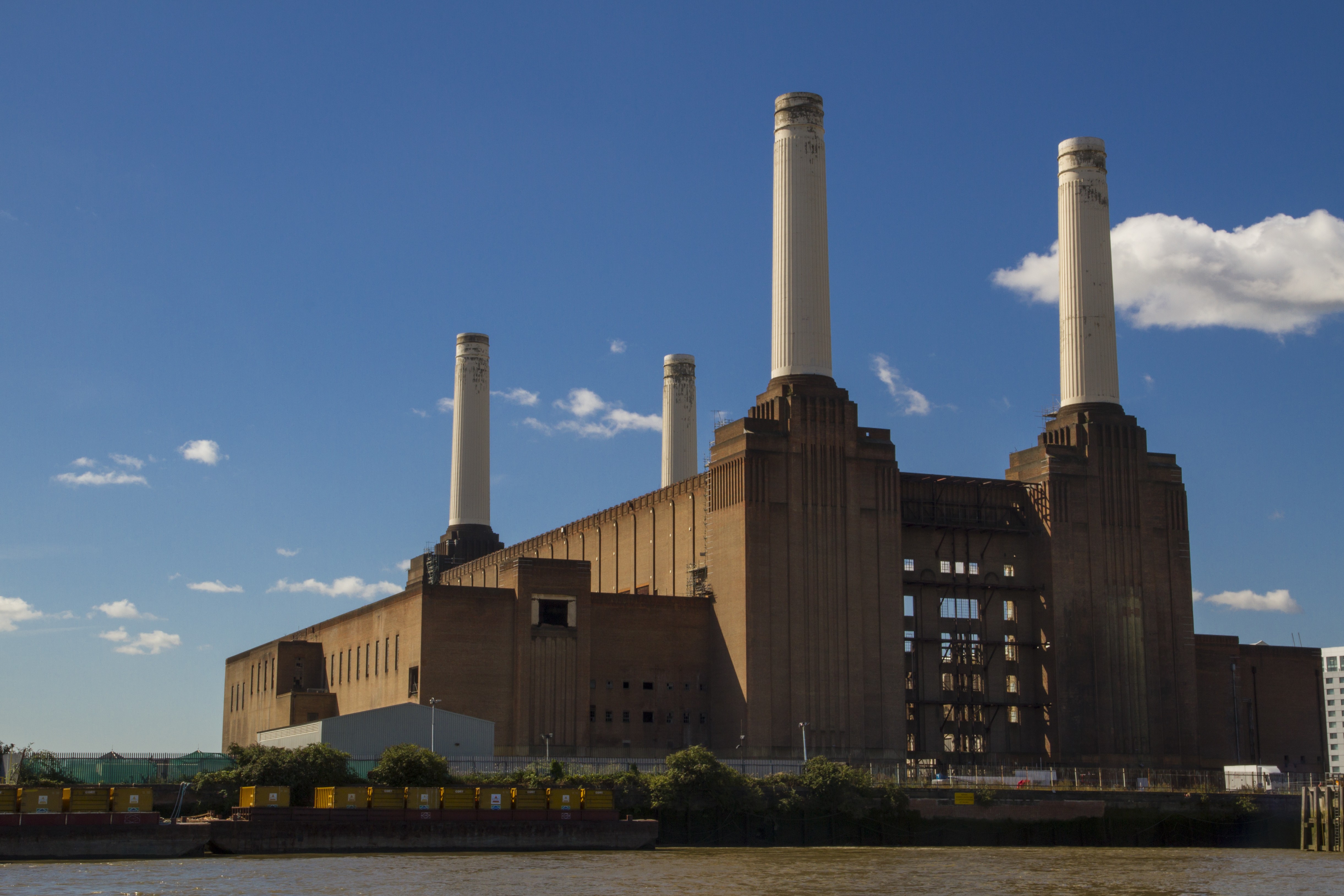 Current photograph of Battersea Power Station in London.