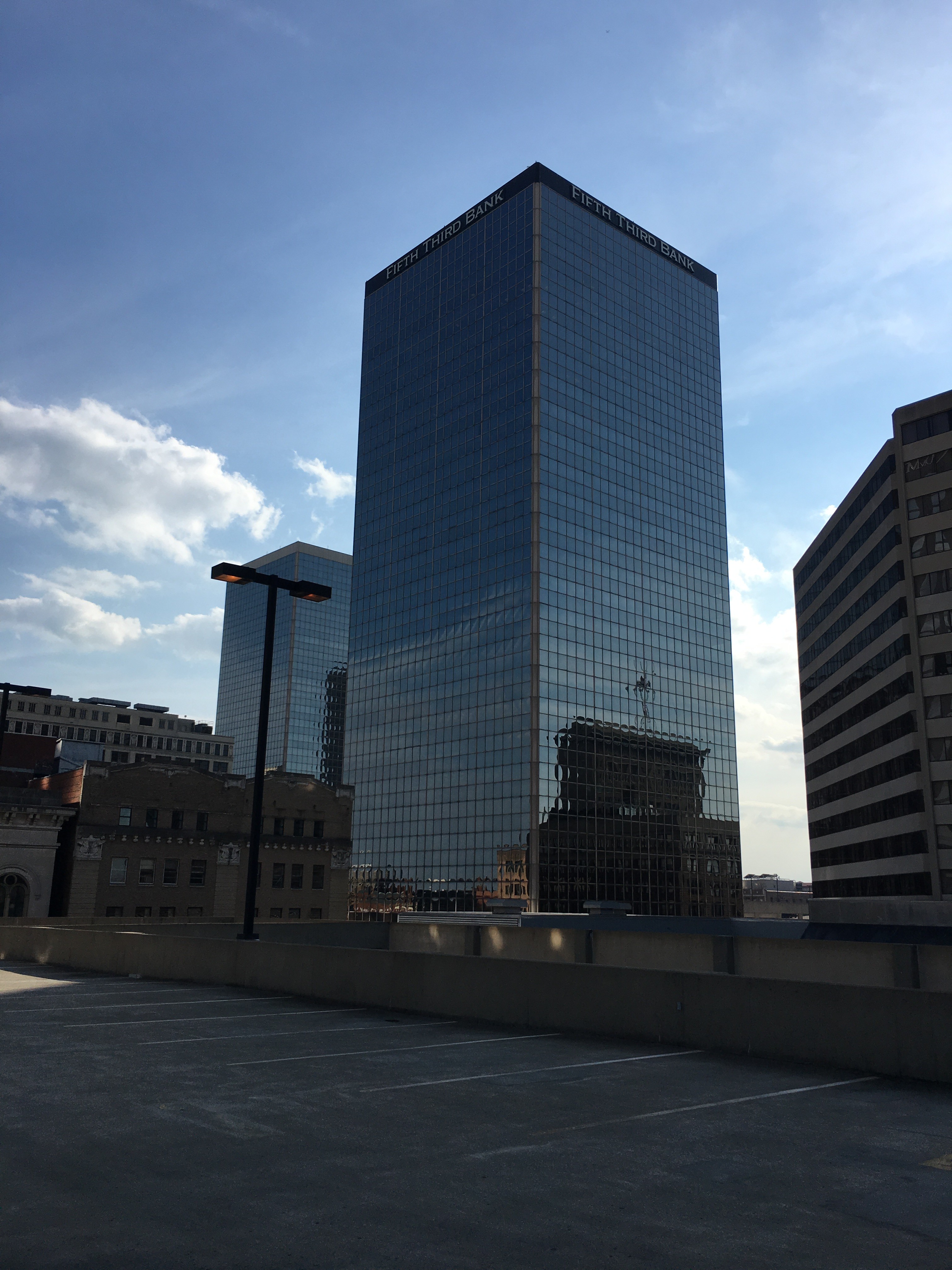 Current photograph of Fifth Third Tower to JW Marriott in Louisville.